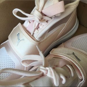 Puma Phenom Size 9 Satin Pearl Sneakers